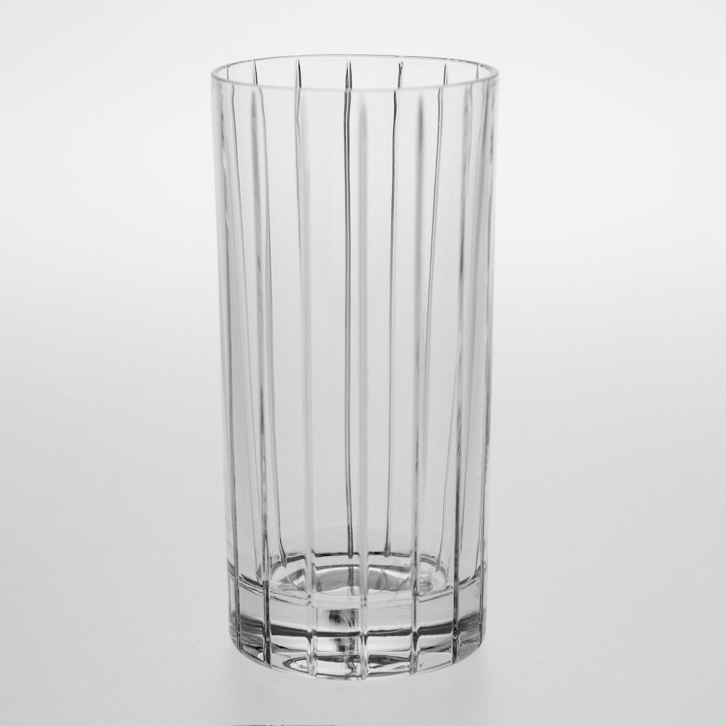 Tall crystal glass with linear design